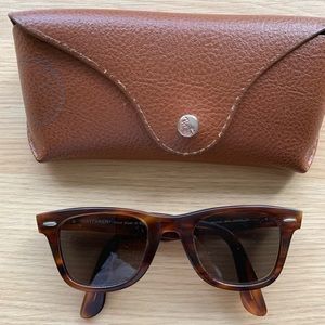 Rayban Wayfarer tortoiseshell